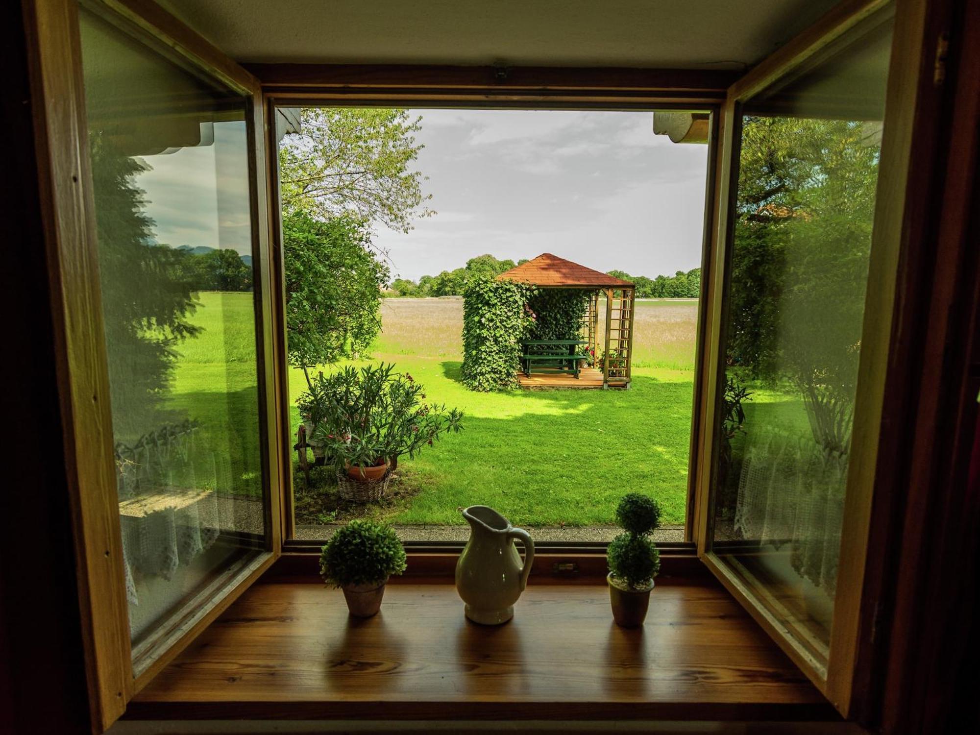 Alluring Holiday Home In Ubersee With Whirlpool Exterior photo